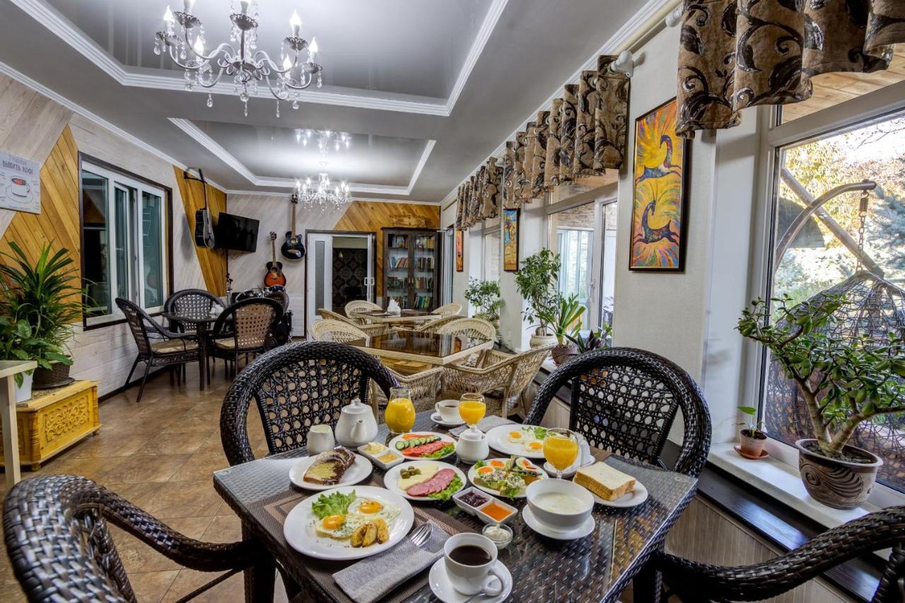 Kausar Hotel Bishkek Ngoại thất bức ảnh
