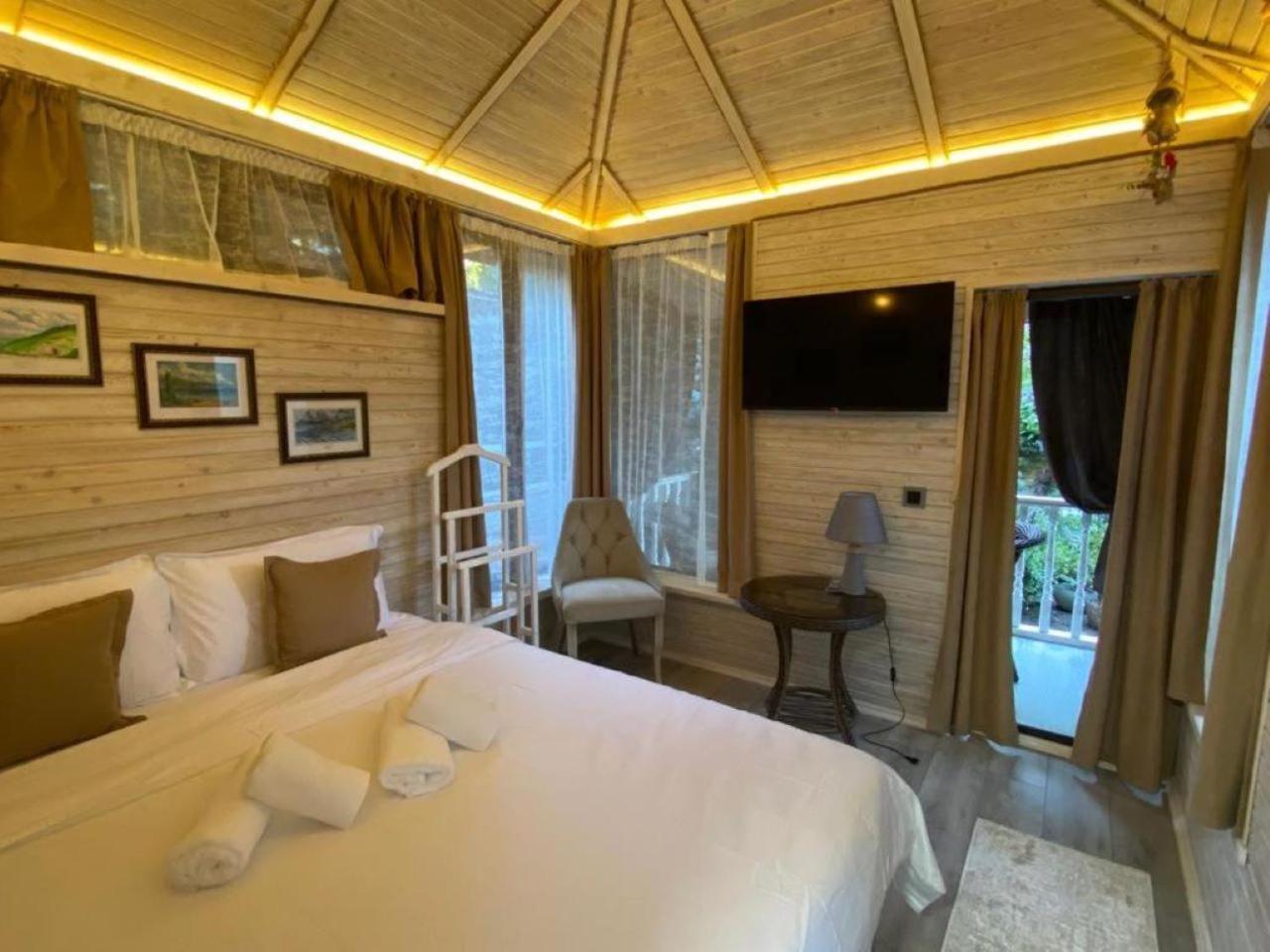 Kausar Hotel Bishkek Ngoại thất bức ảnh