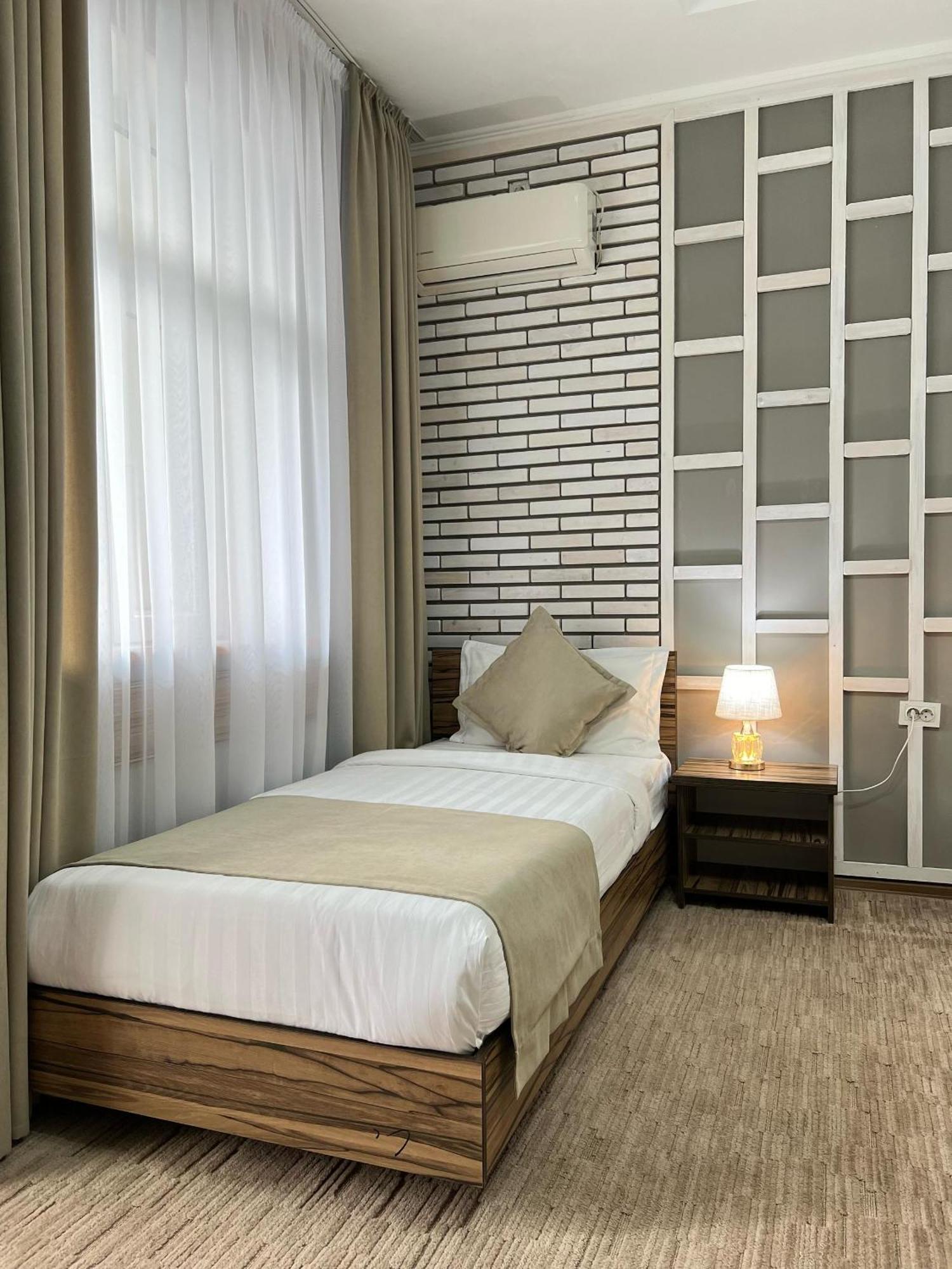 Kausar Hotel Bishkek Ngoại thất bức ảnh