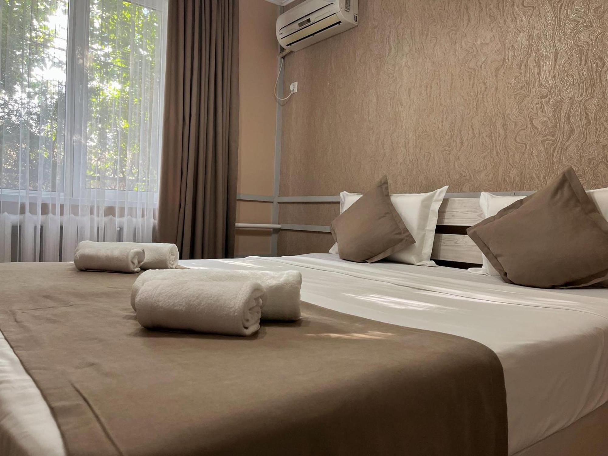 Kausar Hotel Bishkek Ngoại thất bức ảnh