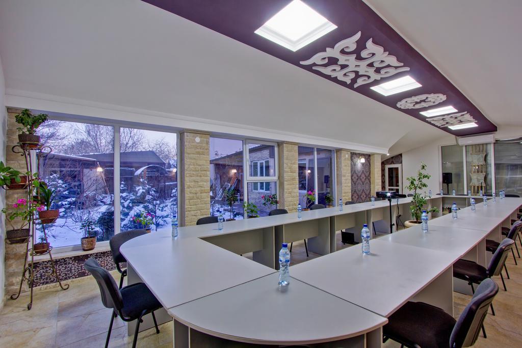 Kausar Hotel Bishkek Ngoại thất bức ảnh